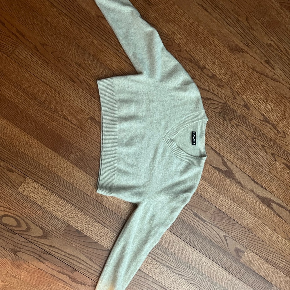 HALARA Beige V Neck Cropped Sweater